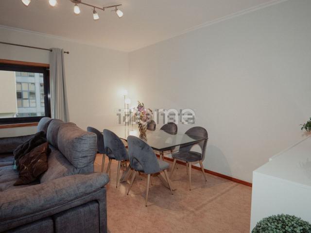 Apartamento, Vila Nova de Famalicão e Calendário
