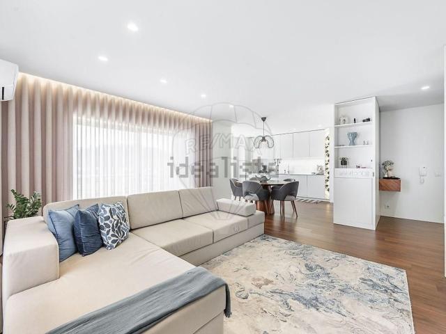 Apartamento, Vila Nova de Famalicão e Calendário