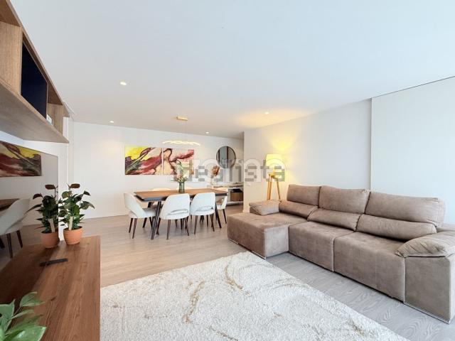 Apartamento, Vila Nova de Famalicão e Calendário