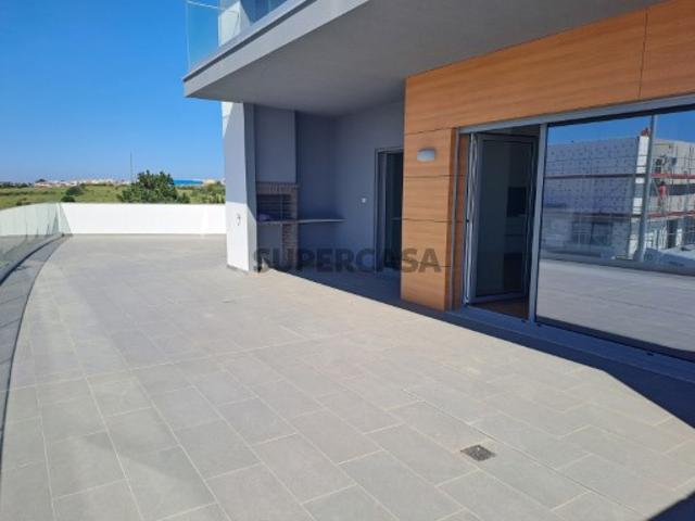 Apartamento à estreia com grande terraço com 92 m2!