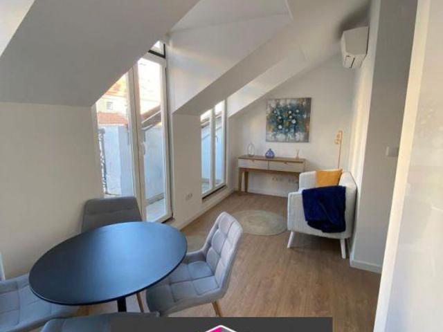 Apartamento à venda em rua do Vale de Santo António | 26084057783