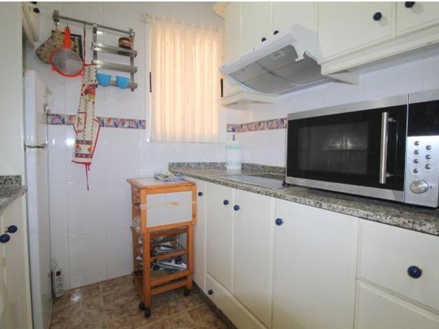 Apartamento a 180m de la playa con gran terraza en zona Las Columnas, Torrevieja