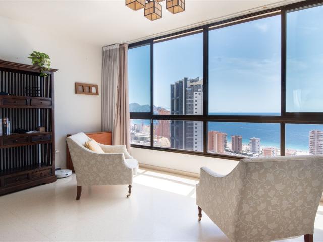 Apartamento acogedor con vistas al mar en playa de Poniente. 89m² Benidorm