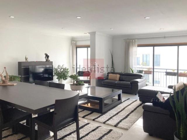 Apartamento, Águas Livres