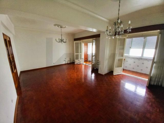 Apartamento, Águas Livres
