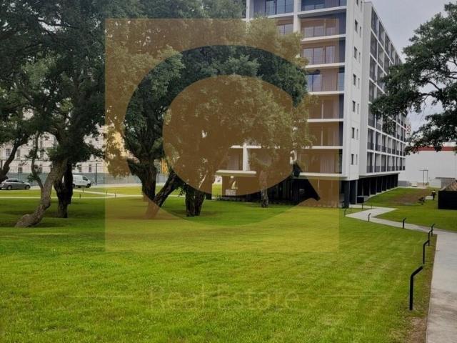 APARTAMENTO AO HOSPITAL DE S. JOÃO Lugar de garagem e varanda