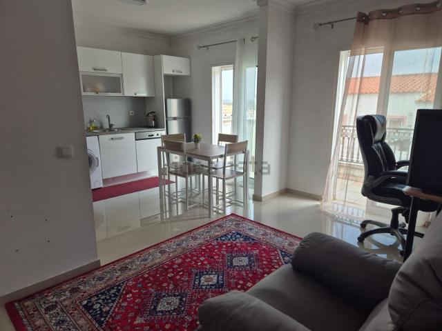 Apartamento, Algoz e Tunes