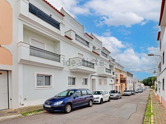 Apartamento, Algoz e Tunes