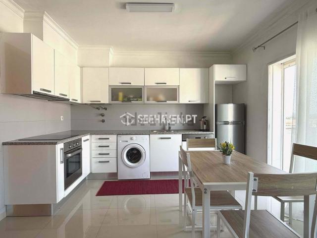 Apartamento, Algoz e Tunes