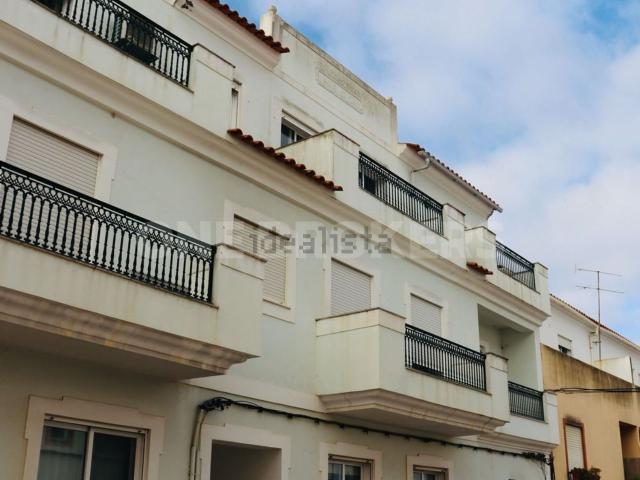 Apartamento, Algoz e Tunes