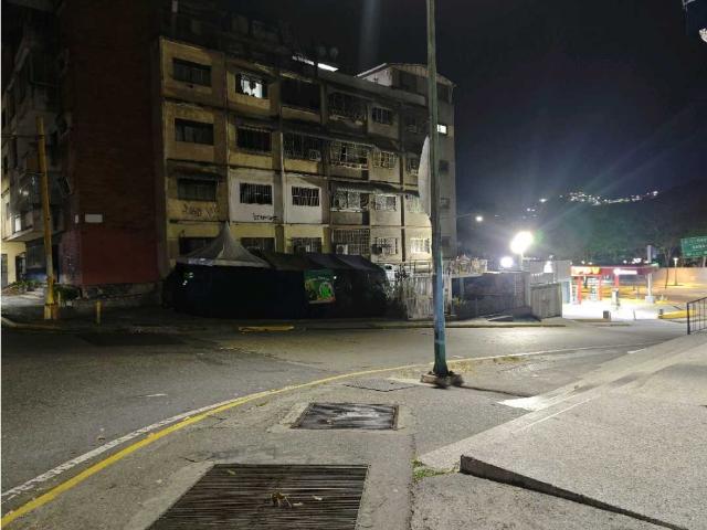 APARTAMENTO ALQUILER TEMPORAL LOS CHAGUARAMOS CARACAS