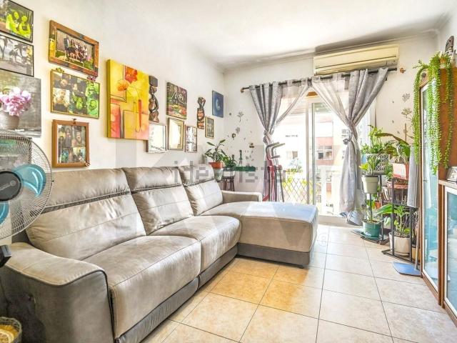 Apartamento, Amora