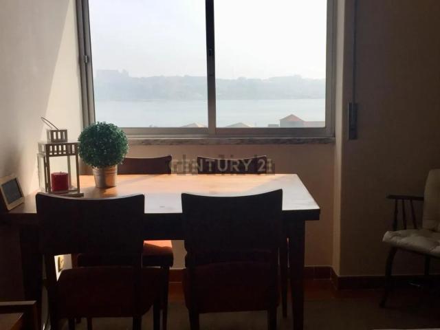 Apartamento, Amora