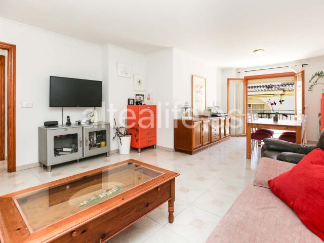 Apartamento Amplio en Venta en el Centro de Polop con Ascensor y Balcones