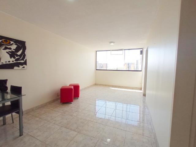 Apartamento Amplio y conservado ubicado en Parque Valencia A198