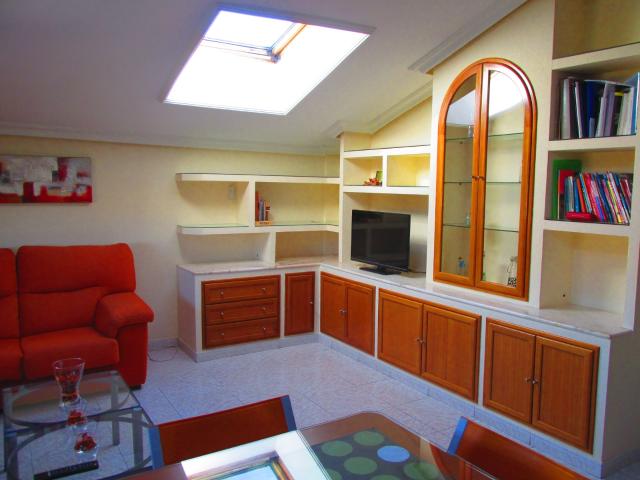 Apartamento AMUEBLADO con vistas a la montaña. Zona San Francisco