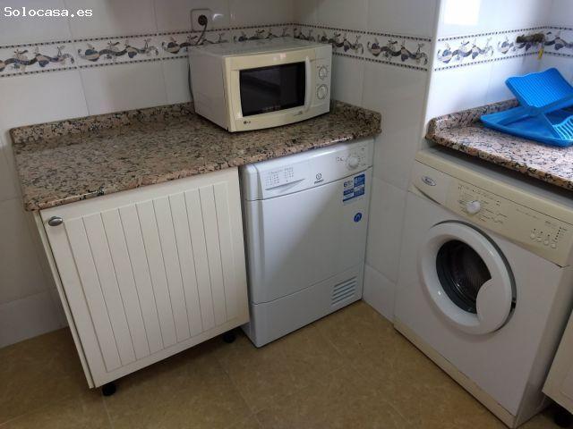 Apartamento amueblado de 1 dormitorio con garaje
