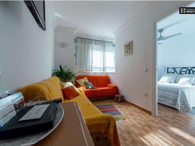 Apartamento amueblado de 2 dormitorios en alquiler en Ciutat Vella