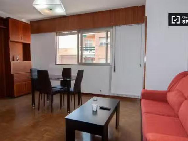 Apartamento amueblado de 2 dormitorios en alquiler en Guindale.