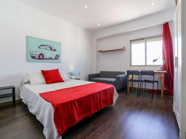 Apartamento amueblado de 6 dormitorios Quatre Carreres Valencia
