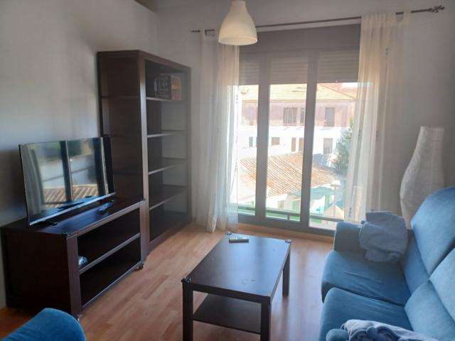 Apartamento amueblado de un dormitorio con calefacción por gas, aire acondicionado en habitación y salón y trastero. Ubicado junto a Plaza del Arenal