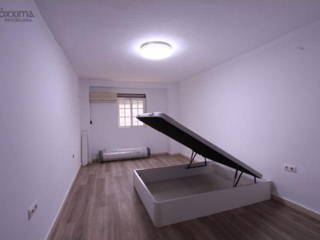 Apartamento amueblado en Avenida de Miraflores – Estancias temporales