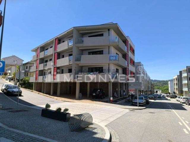Apartamento, Arco de Baúlhe e Vila Nune