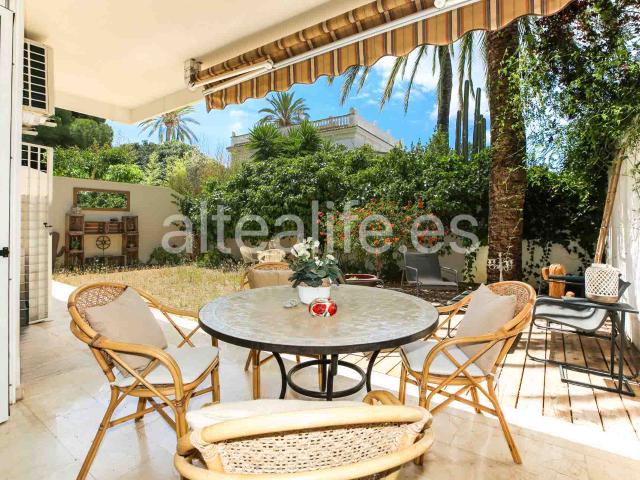Apartamento Bajo con Jardín Privado en Venta en Garganes Altea