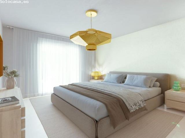 Apartamento bajo de 2 dormitorios y 2 baños con terraza, vistas al Golf. Estepona Golf