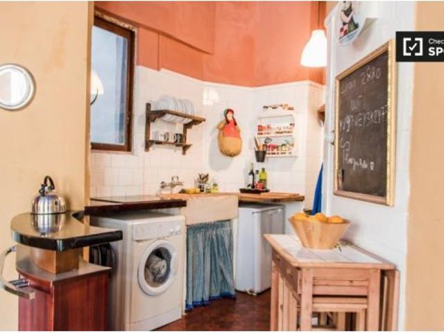 Apartamento bohemio de 1 dormitorio en alquiler cerca del Portal de la Valldigna en Ciutat Vella