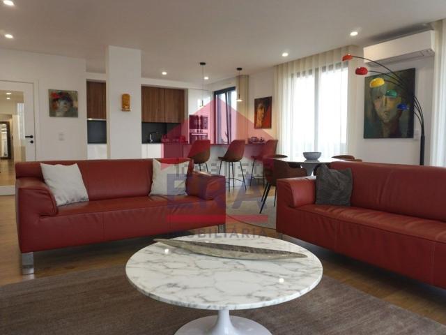 Apartamento, Cadaval e Pêro Moniz