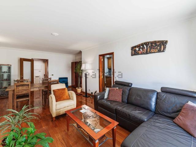 Apartamento, Carcavelos e Parede