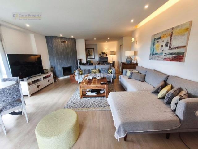 Apartamento, Carnaxide e Queijas
