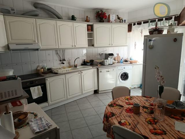 Apartamento central, com parqueamento