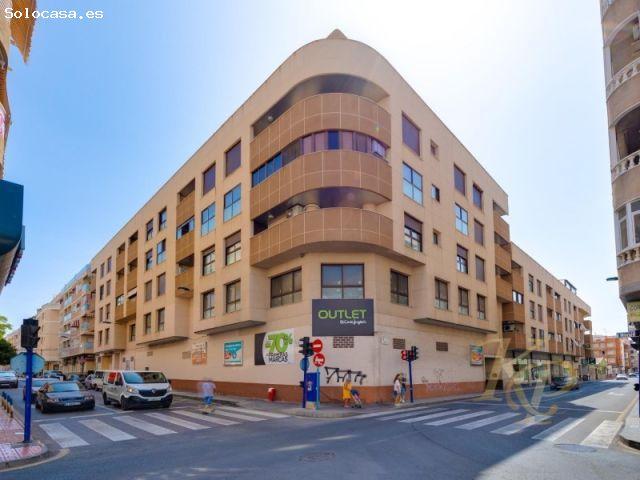 APARTAMENTO CENTRAL CON PISCINA, APARCAMIENTO Y TRASTERO EN TORREVIEJA