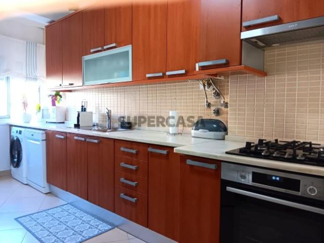 Apartamento com 3 Assoalhadas no Centro do Casal de São Brás