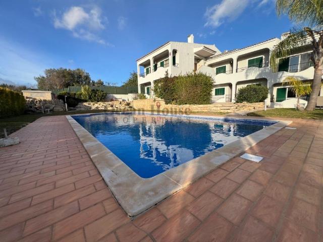 Apartamento com 3 quartos, piscina e garagem em Almancil. 125m² Almancil