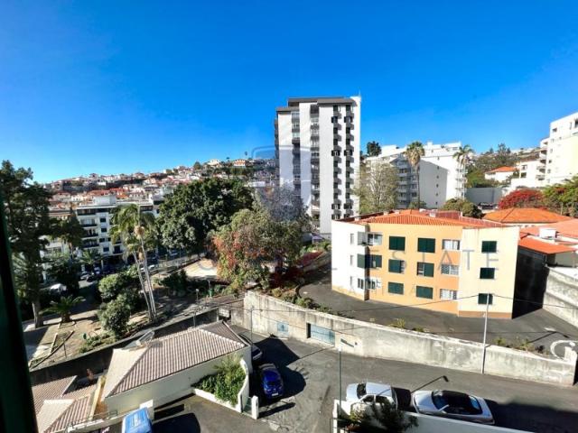 Apartamento com 3 Quartos | Rua do Til | Funchal