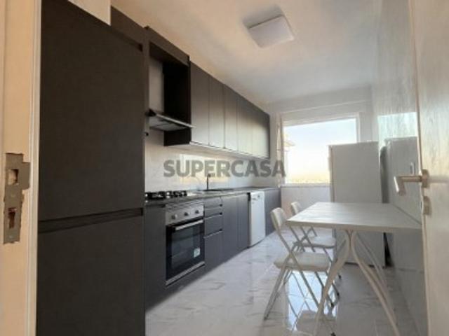Apartamento com 3 quartos totalmente remodelado na Reboleira Amadora