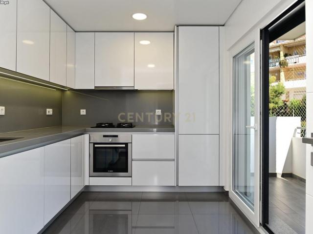 Apartamento com 3 quartos, vista mar, na Parede, Cascais