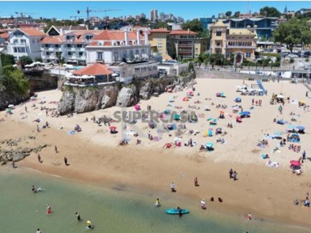 Apartamento com 151m2 em frente à praia em condomínio privado, no Centro de Cascais