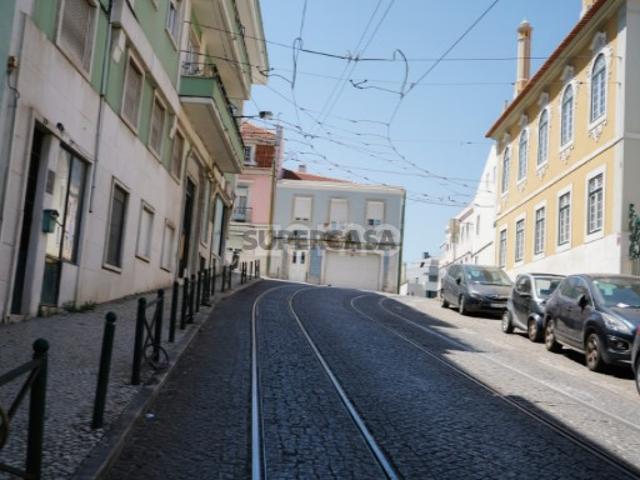 Apartamento com 180m2 e pátio na Lapa, em Lisboa