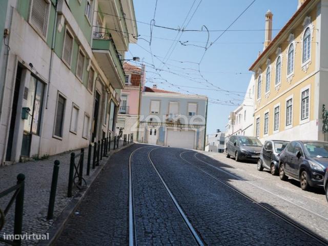 Apartamento com 180m2 e ptio na Lapa, em Lisboa
