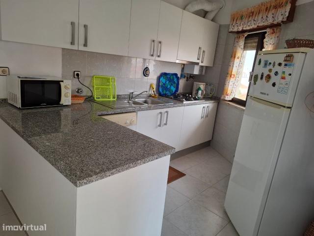 Apartamento com 2 assoalhadas 1 linha da Praia
