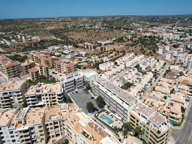 Apartamento com 2 quartos, piscina e jardim a poucos minutos. 92m² São Gonçalo de Lagos
