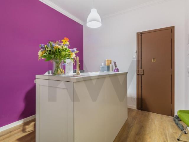 Apartamento com 7 assoalhadas com espaço exterior junto ao Saldanha