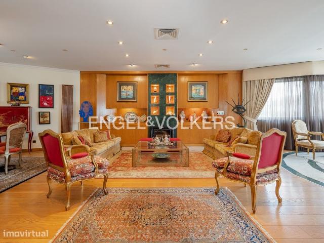 Apartamento com 7 assoalhadas em Entrecampos
