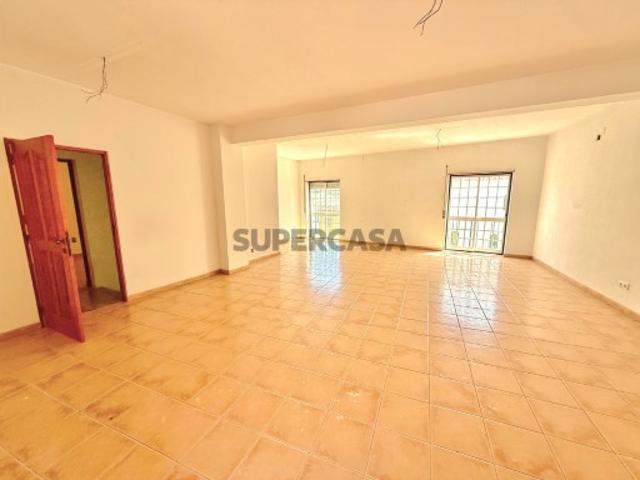 Apartamento com 68 m2 com terraço perto da Lourinhã