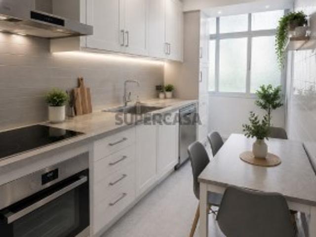 Apartamento com Excelente Potencial de Valorização na Amadora