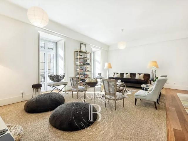 Apartamento com jardim e estacionamento 259m² Lisboa